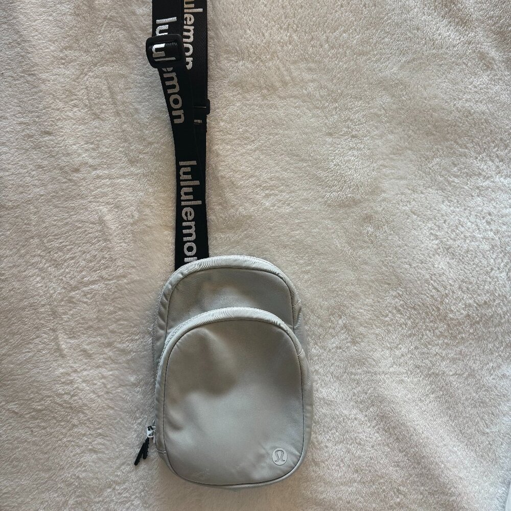 Lululemon "The Rest Is Written" Crossbody - Light Grey & Black Logo Strap
